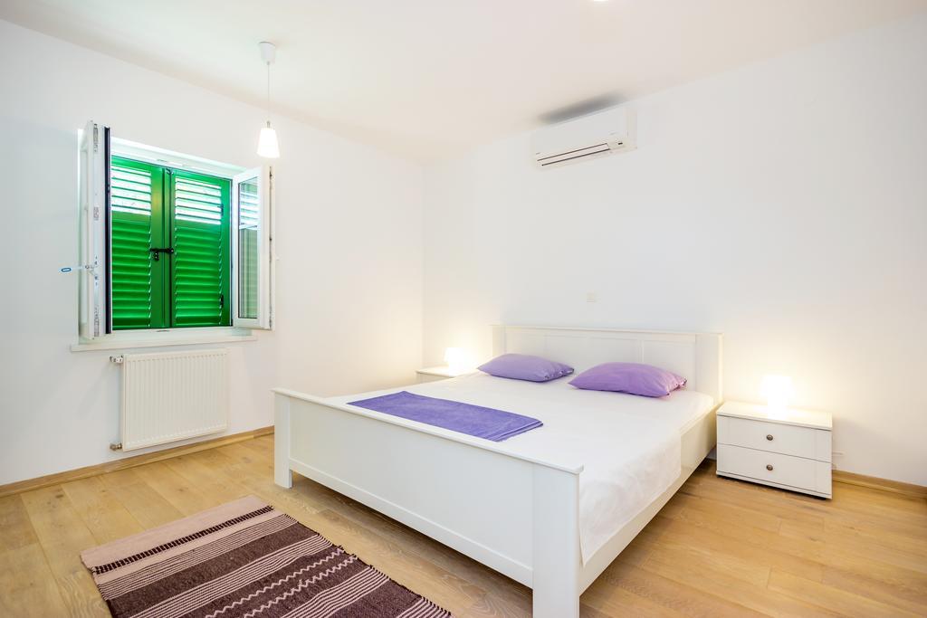 Apartment Barbina Kastelina สเวติยูไร ภายนอก รูปภาพ
